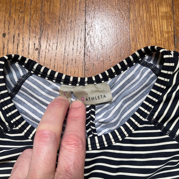 Athleta Gardenia Grove Rash guard Long Sleeve Striped Top Size Small EUC - Picture 5 of 11